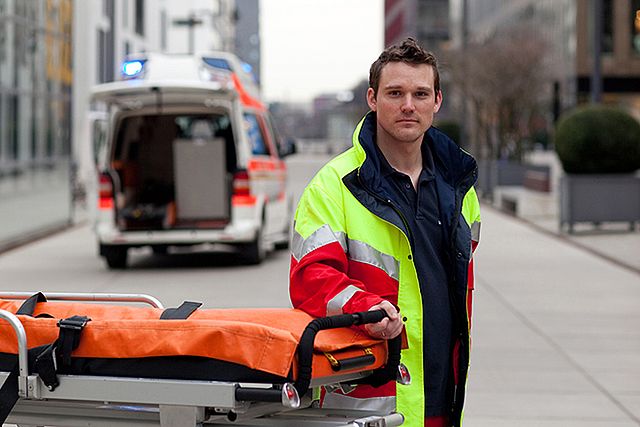 Krankentransport des DRK: Rettungsassistent Krankentransport des DRK: Rettungsassistent